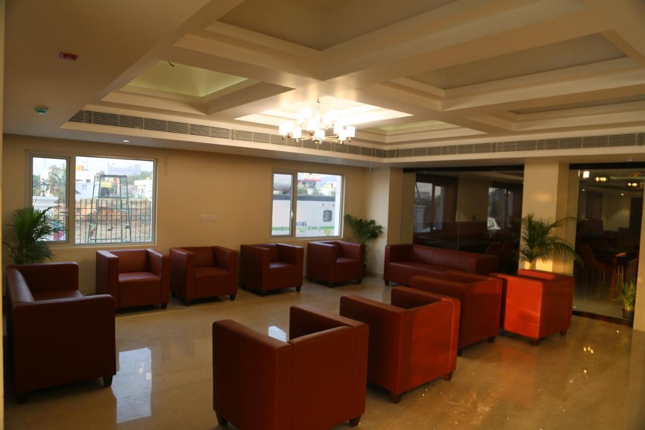 Hotel Skanda Palace Thiruttani エクステリア 写真