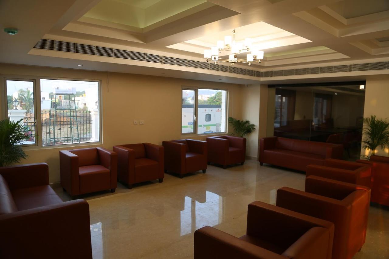 Hotel Skanda Palace Thiruttani エクステリア 写真