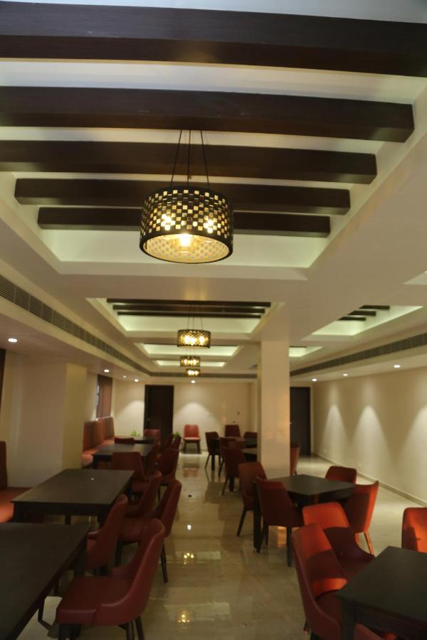 Hotel Skanda Palace Thiruttani エクステリア 写真
