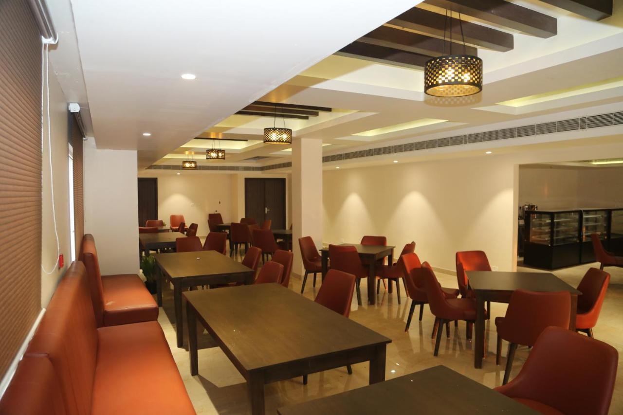 Hotel Skanda Palace Thiruttani エクステリア 写真